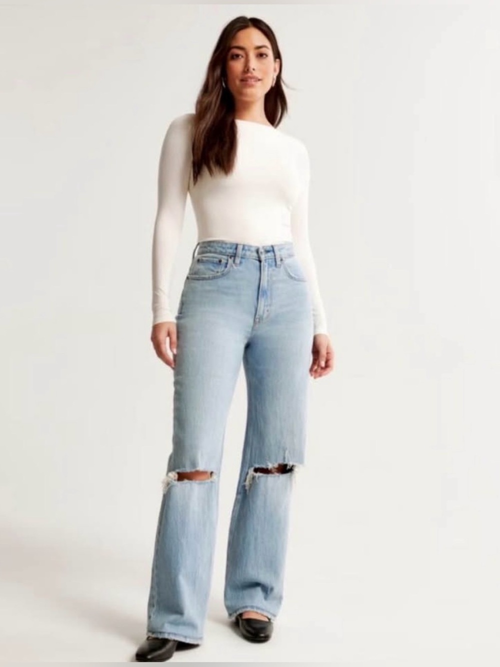 Abercrombie & Fitch
Curve Love High Rise 90s
Relaxed Jean NWT
SIZE 35 / 20 short